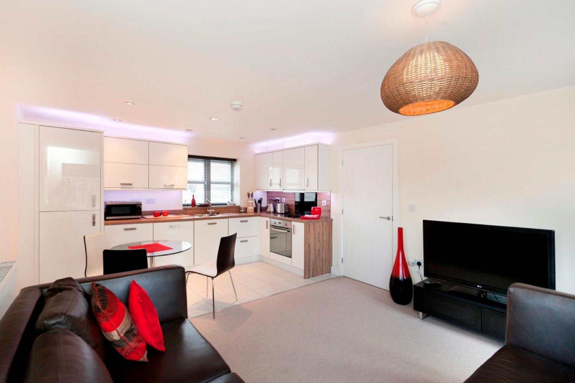 Dbs Serviced - The Coach House Apartment *